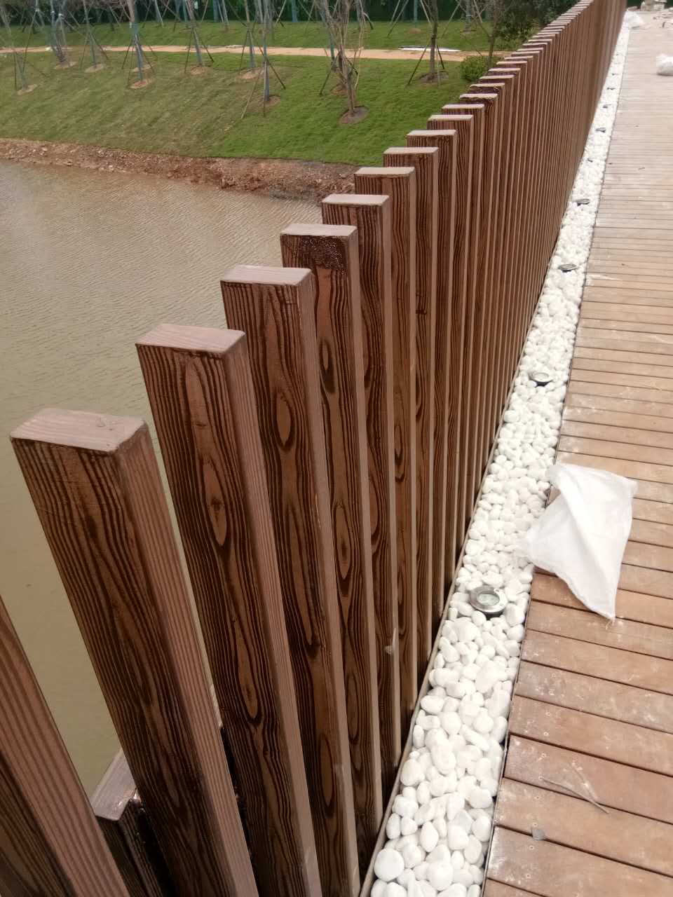 珠海钢管护栏木纹漆施工项目